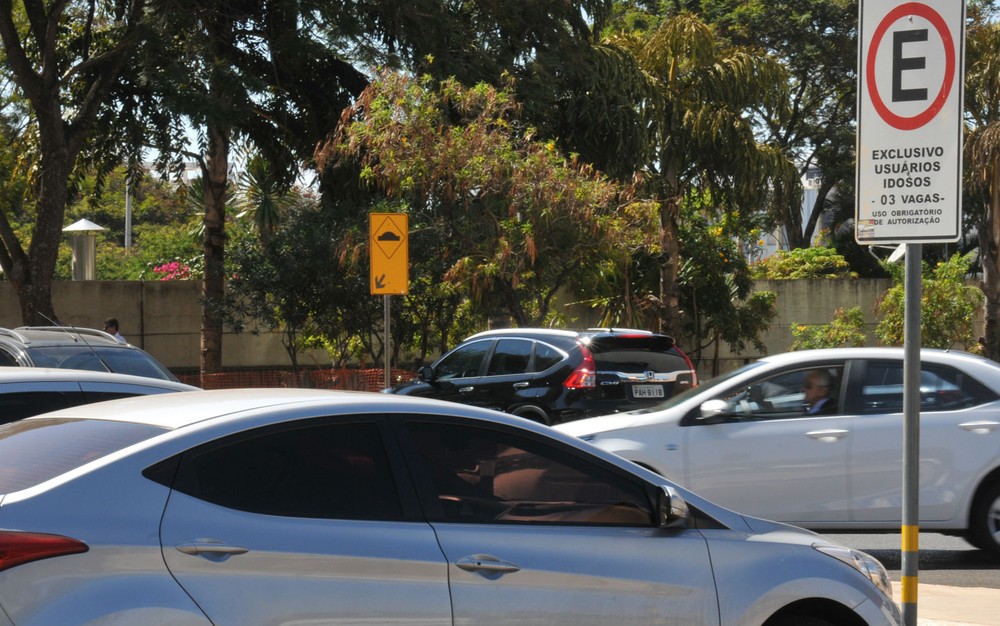  Justiça do DF derruba lei que reservava vagas a advogados em estacionamentos