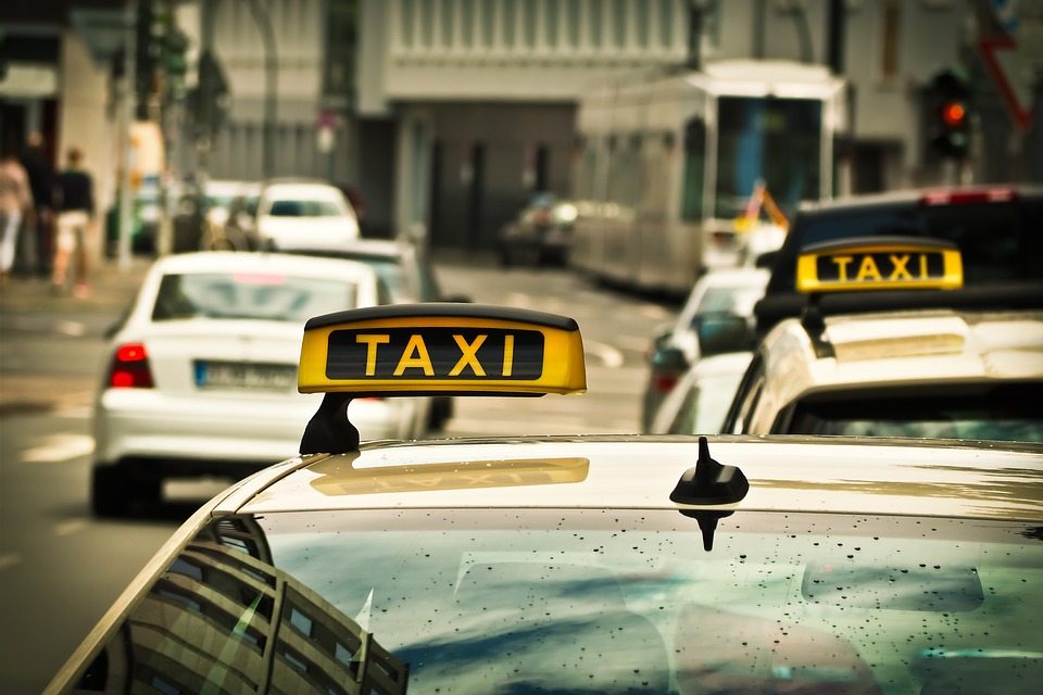 Taxista tem direito à isenção de IPI mesmo que o requerimento do benefício ocorra depois da transferência do veículo